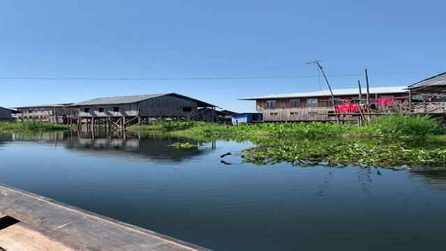 Village flottant sur le lac Inle - Myanmar