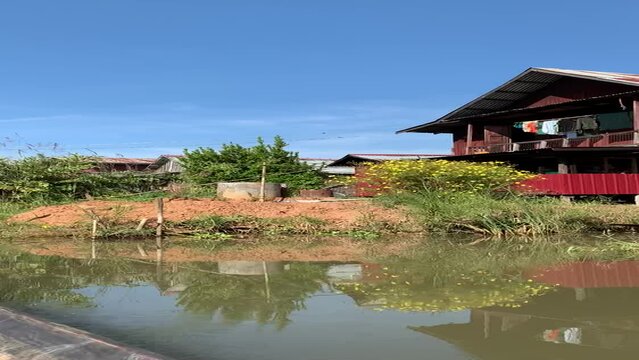 Maison sur pilotis, village flottant sur le lac Inle - Myanmar