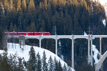 Papier Peint photo Viaduc de Landwasser Winter Season Red Express in the Swiss Alps, Pontresina Switzerland 