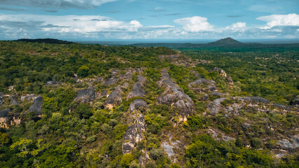 Fototapeta na wymiar Paisagem Natureza Parque Nacional das 7 Cidades Piauí Rocha Árvore Cênico Brasil Céu Rocha Árvore Turismo Viagem Viajar Brasil