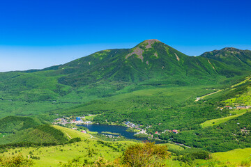 長野県　白樺湖と蓼科山