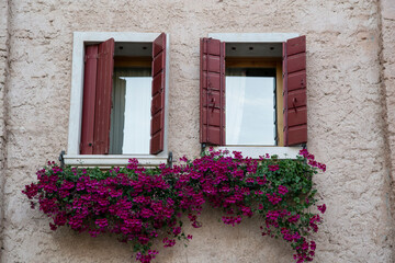 Fototapeta na wymiar Colorful Italy architectural details, windows. 