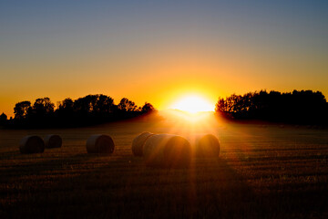 Obraz premium Sunset on country side