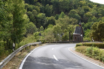 Straße durchs Elztal mit Brücke