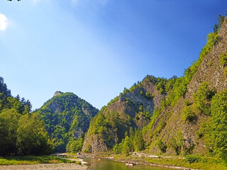 Droga Pieńińska biegnąca przez Dolinę Dunajca ze Szczawnicy w polsce do Červený Kláštor na Słowacji. Lato sierpień 2022