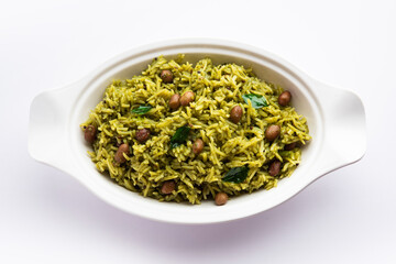 Palak khichdi is a one pot nutritious meal of mung lentils and rice with spinach, Indian food