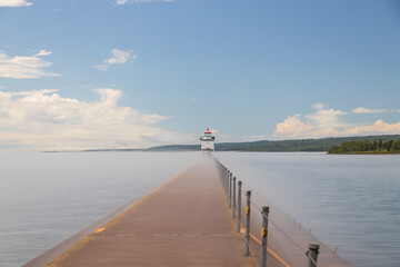 Obraz premium Two Harbors Light House in the fog at the end of the breakwater on Lake Superior, Michigan