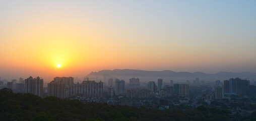 Fototapeta na wymiar sunrise over the city