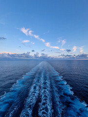 Nave da crociera in navigazione