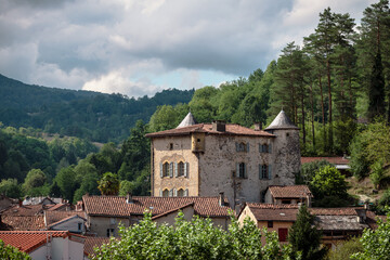 Fototapeta na wymiar Château de Seix, Village pyrénéen dans le département de l'Ariège