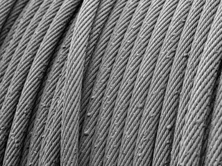 Nahaufnahme Stahlseile auf einer Spule