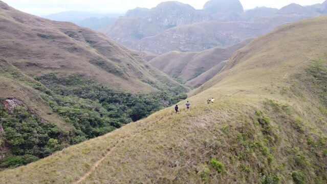 Group of young people hiking in the mountains near Samaipata Bolivia - CODO DE LOS ANDES - SANTA CRUZ BOLIVIA