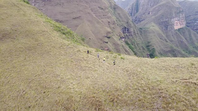 Group of young people hiking in the mountains near Samaipata Bolivia - CODO DE LOS ANDES - SANTA CRUZ BOLIVIA