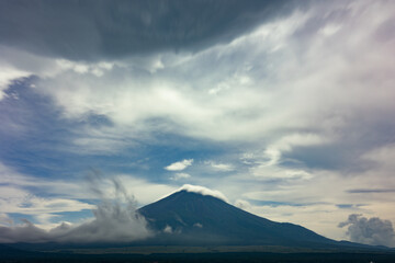 Fototapeta premium 富士山と雲