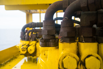 Hydraulic couplings and cables are used in crane applications in the petroleum industry.