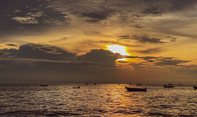 Para noma, sunset view in the sea, sea fishing boat