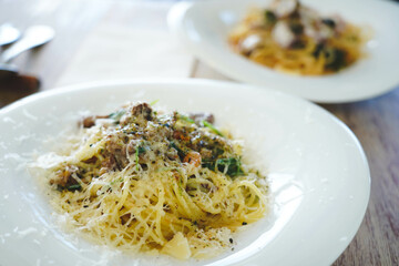 牛スジ肉のラグー　チーズ添えパスタ