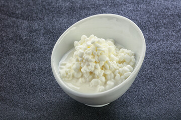 Dietary granulated cottage cheese for breakfast