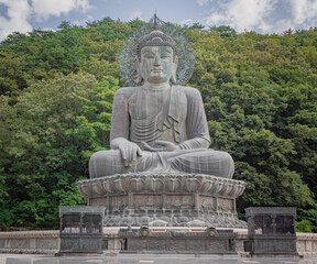 Fototapeta premium The Great Unification Buddha largest seated bronze statue buddha in the world located in Seoraksan National Park South Korea