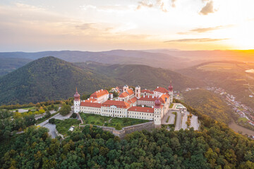 Stift Göttweig in der Wachau im Spätsommer und Herbst, Luftaufnahme. Wunderschönes Gebäude und...