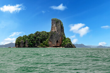 Obraz premium Island Phuket Thailand. Lovely rock in the middle of the ocean surrounded by mountains