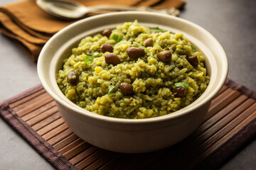 Palak khichdi is a one pot nutritious meal of mung lentils and rice with spinach, Indian food
