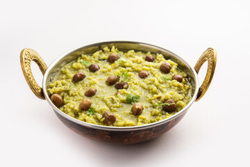 Palak khichdi is a one pot nutritious meal of mung lentils and rice with spinach, Indian food