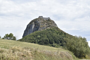 Le château de Montségur sur son pog