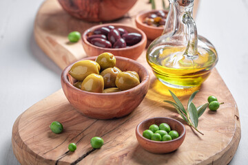 Obraz na płótnie Canvas Fresh olives and extra virgin olive oil as Italian appetizer.