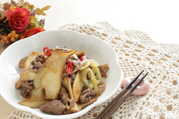 Chinese food, Japanese oyster mushroom slices stir fried with beef with chili pepper 