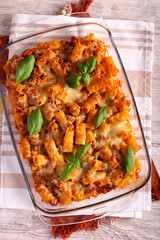 Macaroni and mincemeat gratin