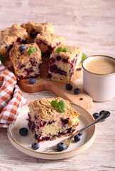 Classic blueberry buckle cake – crumble topping berry cake