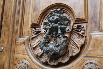 door knocker