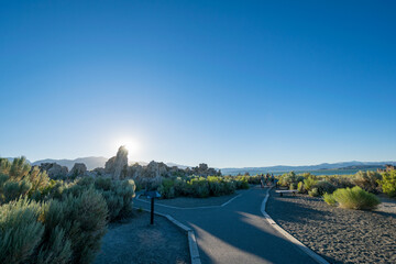 path near mono lake