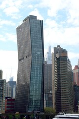 Fototapeta na wymiar Rascacielos de cristal en Manhhatan ( Nueva York )
