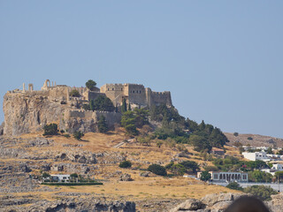 Akropolis Lindos vom Meer aus fotografiert.