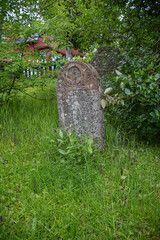 Alte Grabsteine auf dem Alten Friedhof Gamli Kirkjugarður in Torshavn