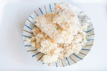 ラップをかけた冷凍鶏ごぼうご飯