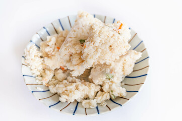 温める前の冷凍鶏ごぼうご飯