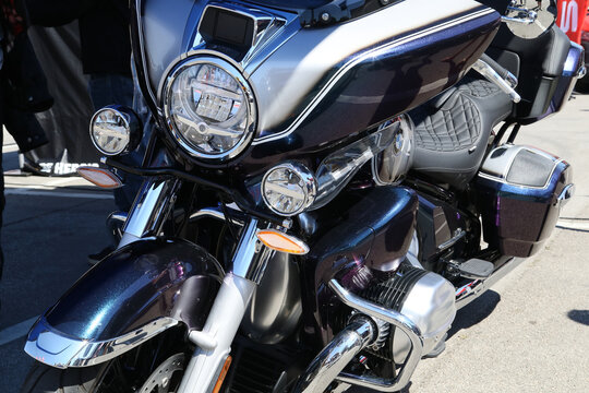 Headlights of a BMW R18