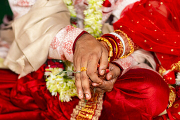 Fototapeta na wymiar indian Wedding Couple promise hand
