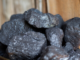 Węgiel, bryłki węgla na stosie - obrazy, fototapety, plakaty