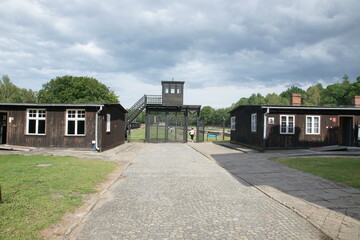 Stutthof. Niemiecki nazistowski obóz koncentracyjny. Budynek muzeum - brama wjazdowa do obozu....