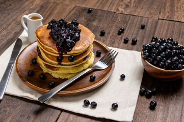 ホットケーキとブルーベリーのジャム