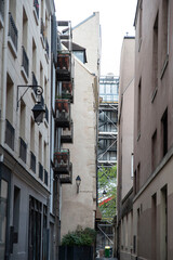 Fototapeta na wymiar Building and alley in Paris, France