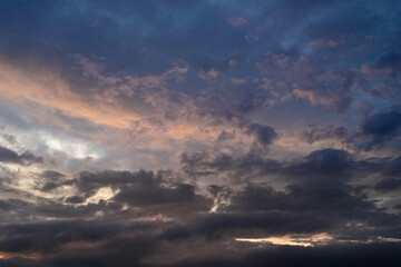 ドラマチックな夕焼けの雲