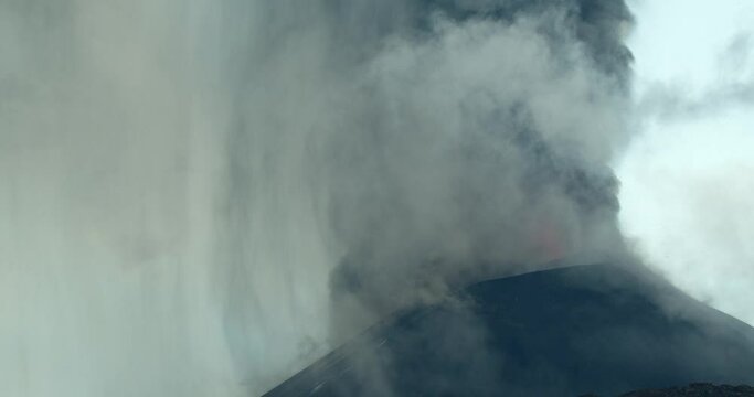 Etna, Cratere du Sud erupting in June 2021