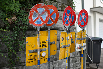 Halten und Parkieren verboten