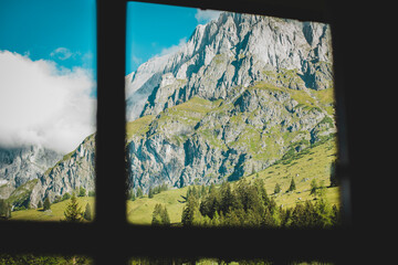 Blick vom Zimmer auf die Berge