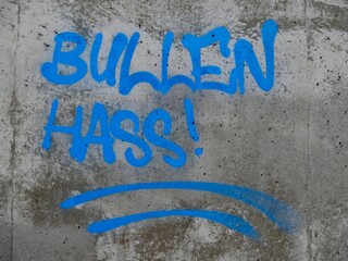 Bullenhass-Graffiti